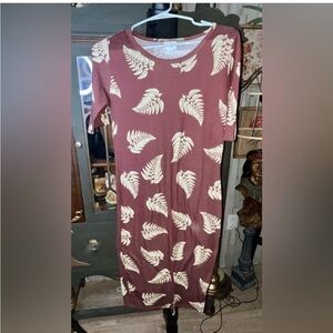 Maroon Short-Sleeve Maxi Dress with Cream Leaf Print